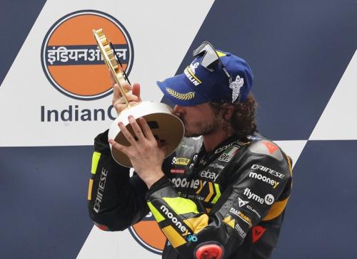 Marco Bezzecchi (Tim Balap Mooney VR46) memenangkan MotoGP India 2023 (Foto: Reuters/Anushree Fadnavis)