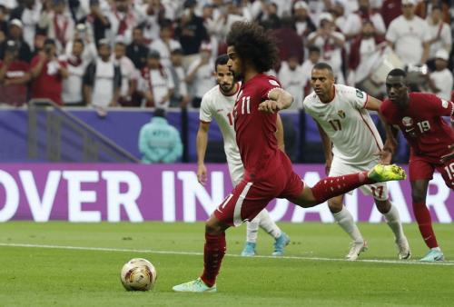Akram Afif mencetak 3 gol penalti ke gawang Jordan di final Piala Asia 2023. (Foto: REUTERS)